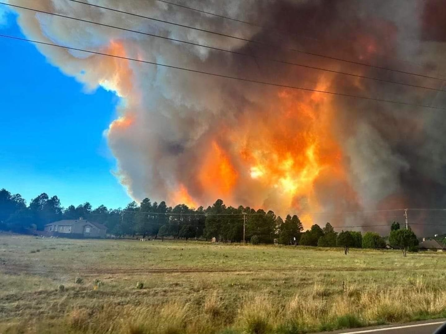 The entire town of Rudozo, New Mexico, USA is evacuated due to a fire.